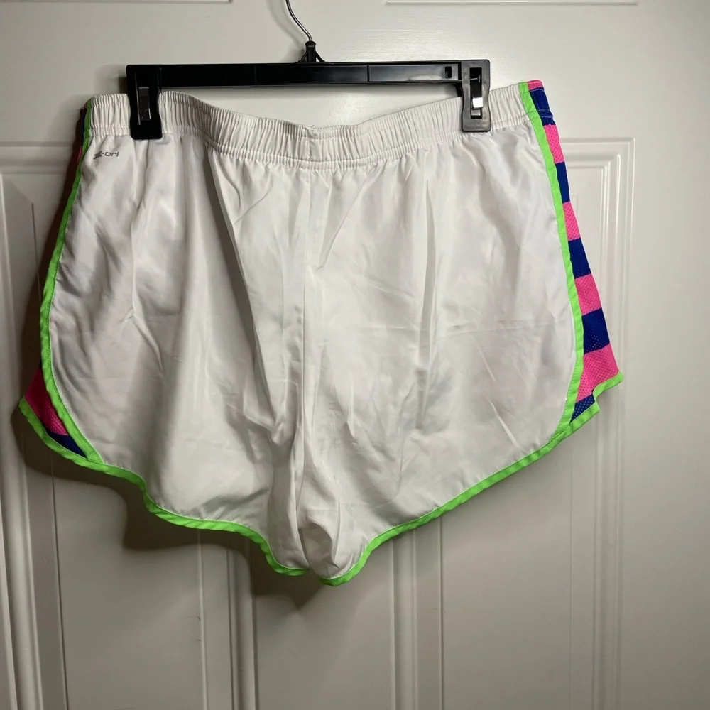 Woman’s running shorts size xl - Picture 2 of 3